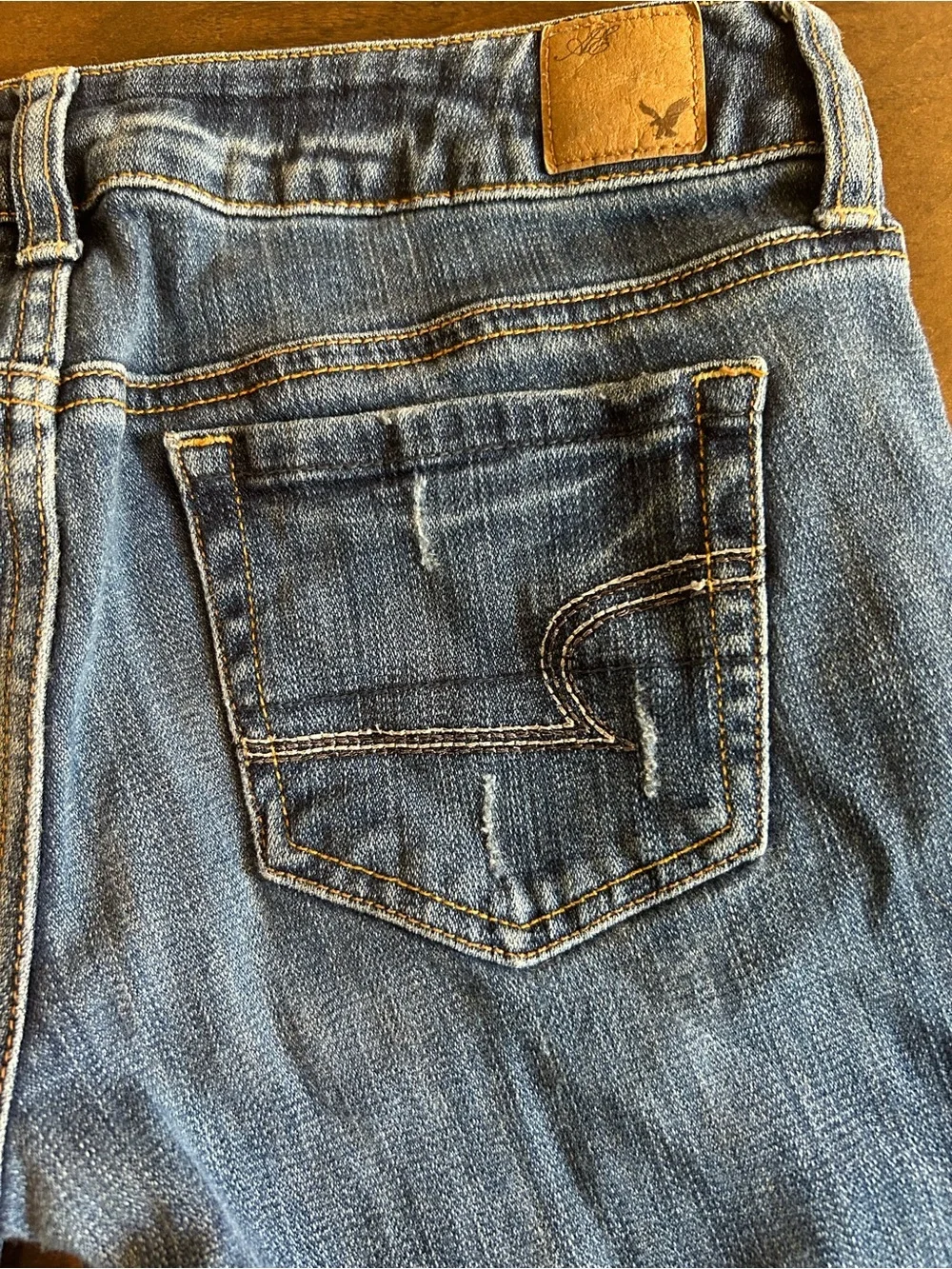 American Eagle Favorite Boyfriend Sz 6 Short Women’s Distressed Jeans